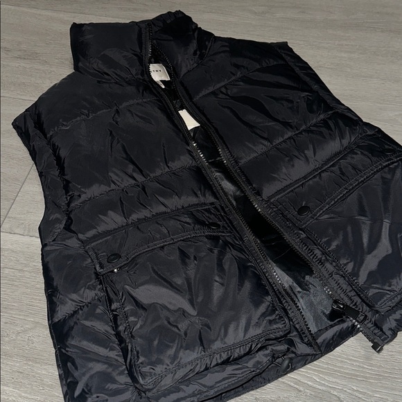 NWT Nordstrom Industry Black Puffer Vest size XS - Picture 3 of 10
